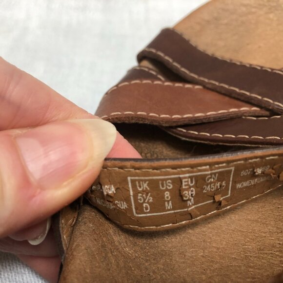 Clarks Collection Soft Cushion Brown Leather Sandals Sz 8M - Picture 9 of 10